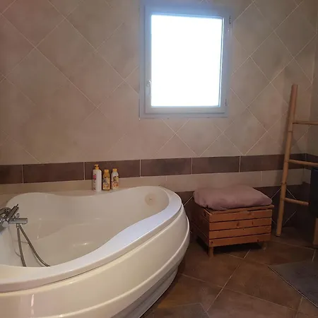 Maison Spacieuse Face Aux Pyrenees بيت للعطل *