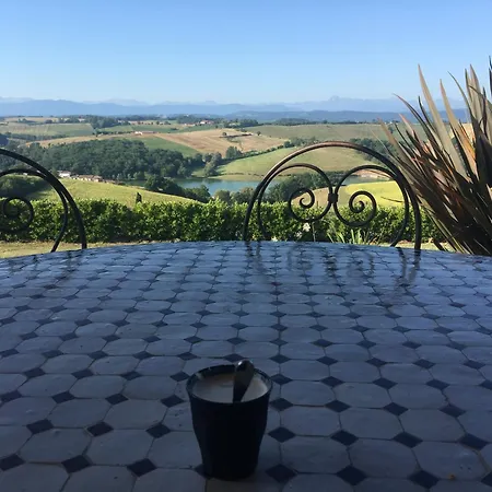 Maison Spacieuse Face Aux Pyrenees بيت للعطل *